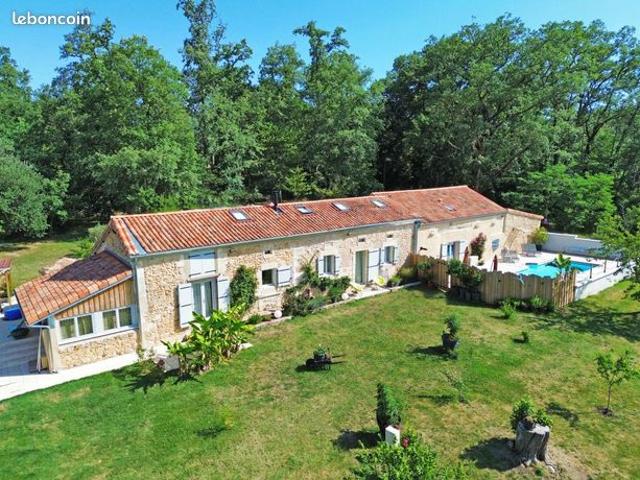 Propriété 8 pièces 263 m²