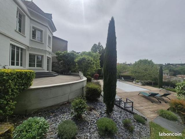 Propriété 8 pièces 275 m²