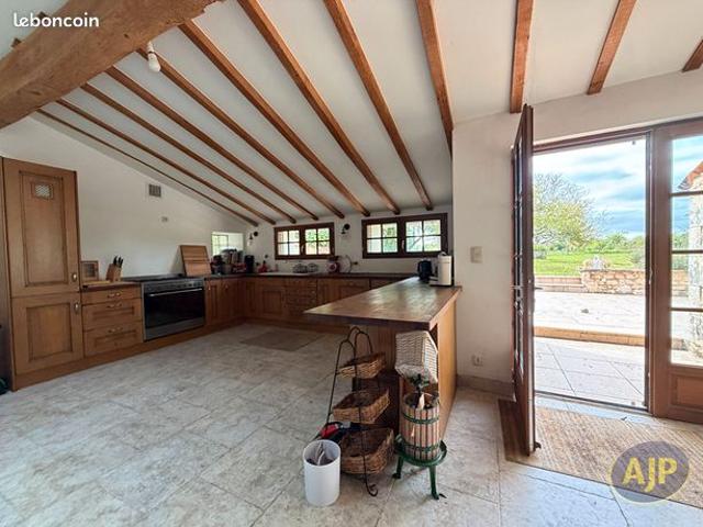 Propriété 8 pièces 279 m²