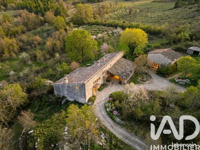 Propriété 8 pièces 279 m²
