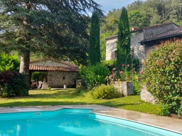 Propriété 8 pièces 270 m²