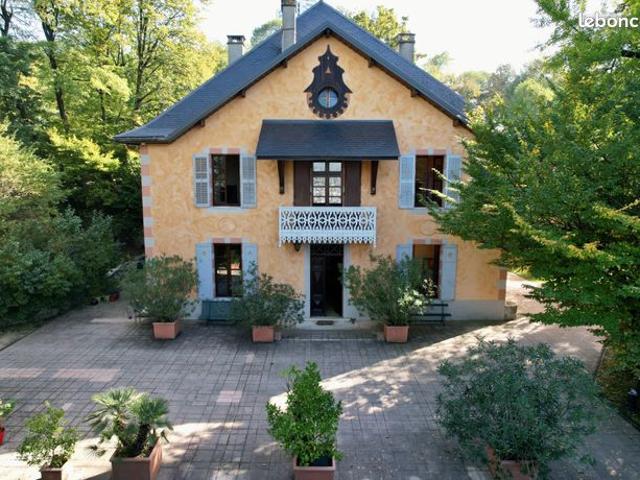 Propriété 8 pièces 270 m²