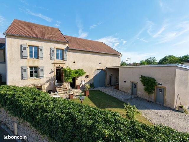 Propriété 8 pièces 271 m²