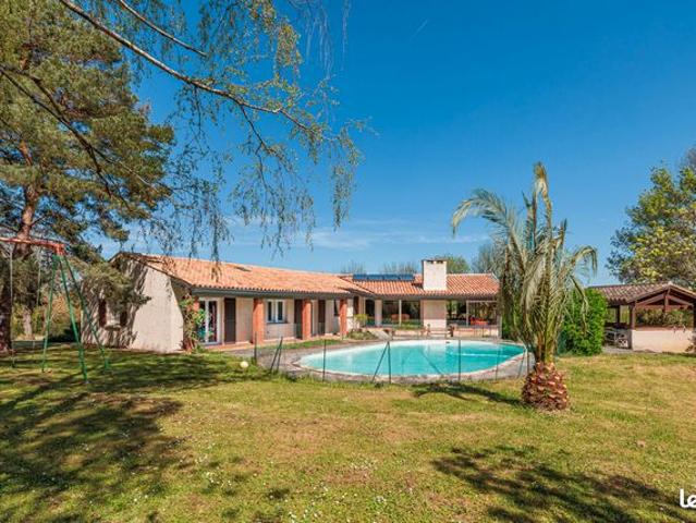 Propriété 11 pièces 348 m²
