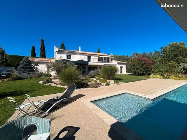 Propriété 8 pièces 271 m²