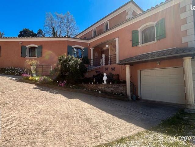 Propriété 8 pièces 272 m²