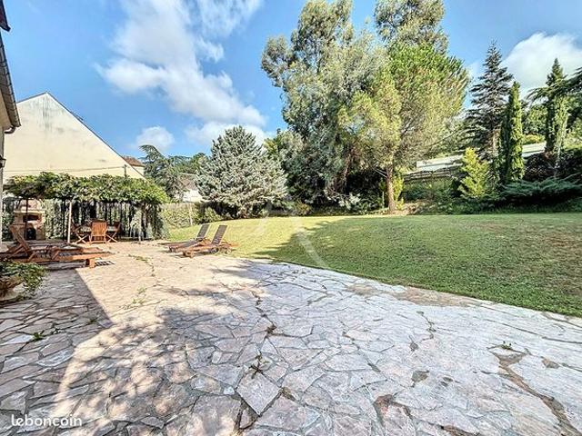 Propriété 8 pièces 273 m²