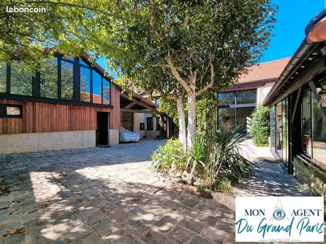 Propriété 8 pièces 273 m²