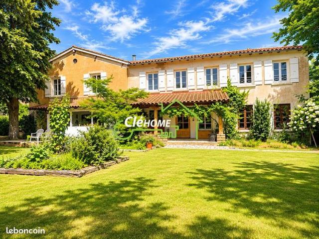 Propriété 8 pièces 273 m²