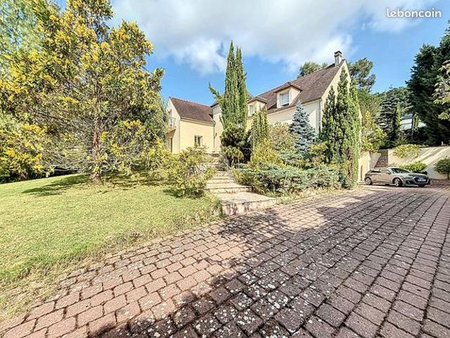 Propriété 8 pièces 273 m²