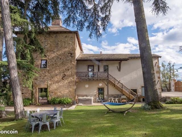 Propriété 8 pièces 273 m²