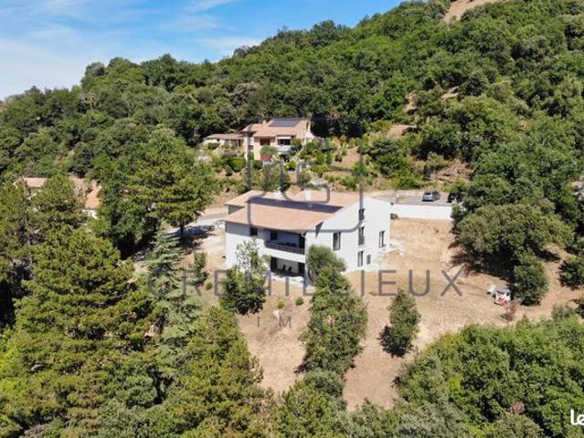 Propriété 8 pièces 285 m²