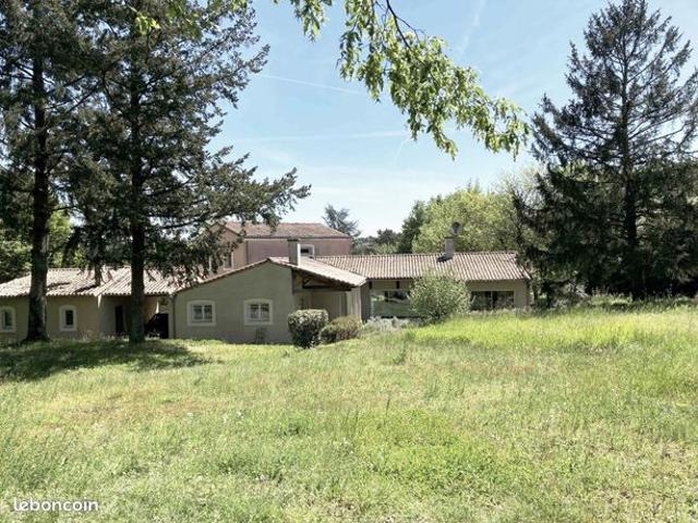Propriété 8 pièces 280 m²