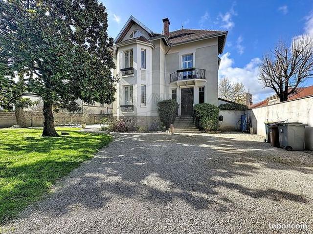 Propriété 8 pièces 280 m²