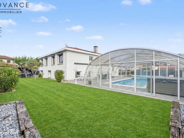 Propriété 8 pièces 280 m²