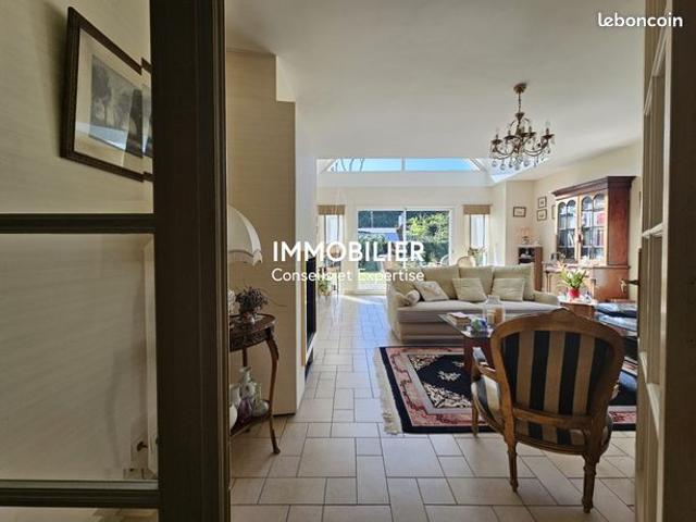 Propriété 8 pièces 281 m²