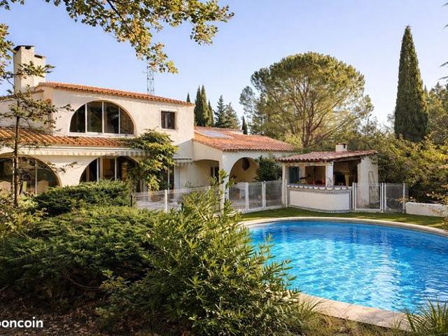 Propriété 8 pièces 282 m²