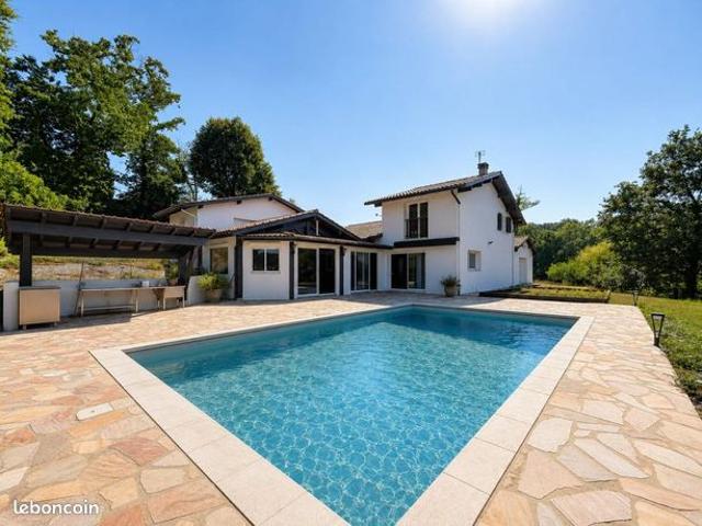 Propriété 8 pièces 295 m²
