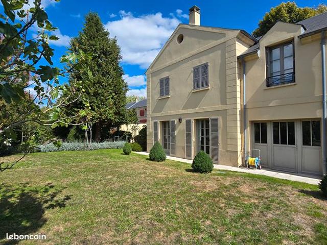 Propriété 8 pièces 296 m²