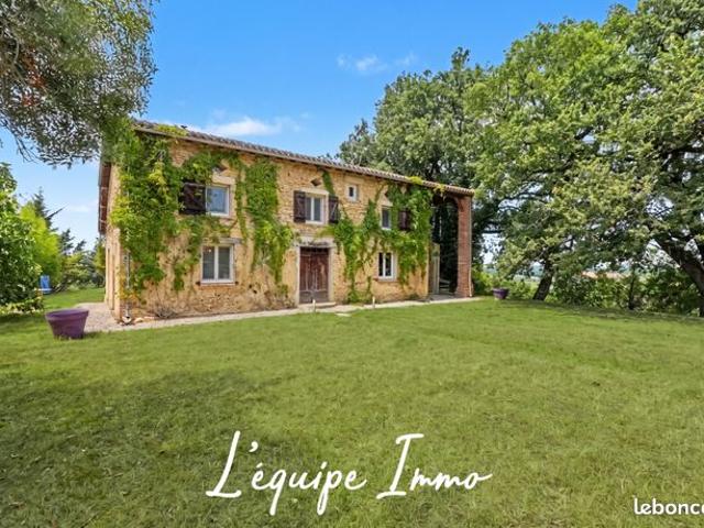 Propriété 8 pièces 299 m²