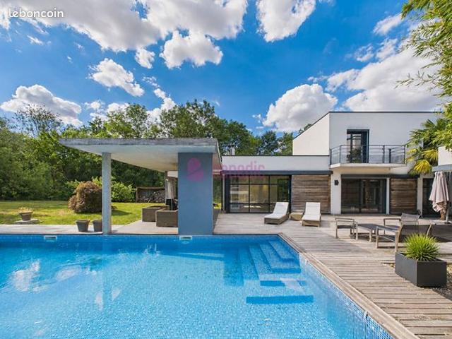 Propriété 8 pièces 292 m²