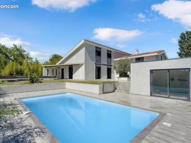 Propriété 8 pièces 306 m²