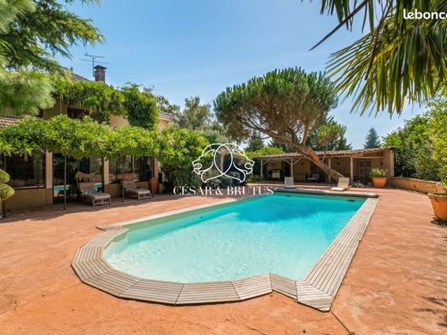 Propriété 8 pièces 308 m²