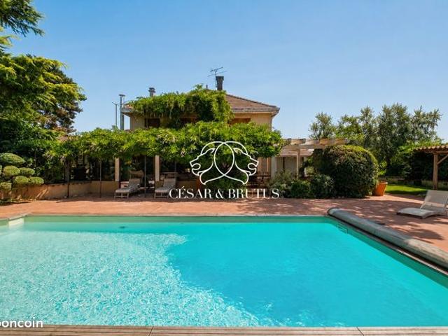 Propriété 8 pièces 308 m²