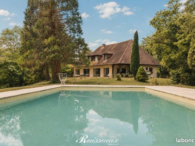 Propriété 8 pièces 300 m²