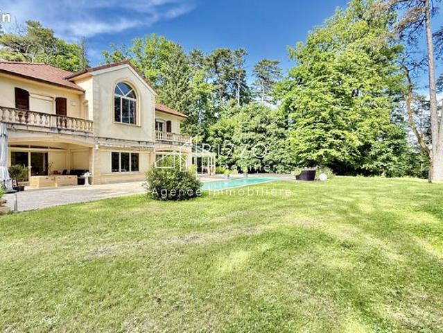 Propriété 8 pièces 302 m²
