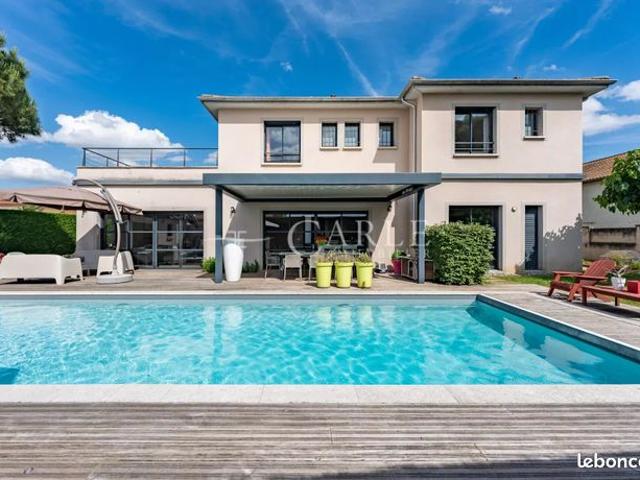 Propriété 8 pièces 302 m²
