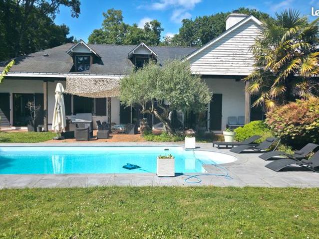 Propriété 8 pièces 302 m²