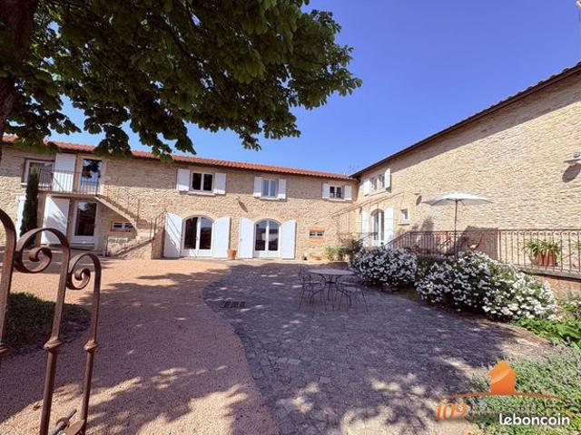 Propriété 8 pièces 303 m²