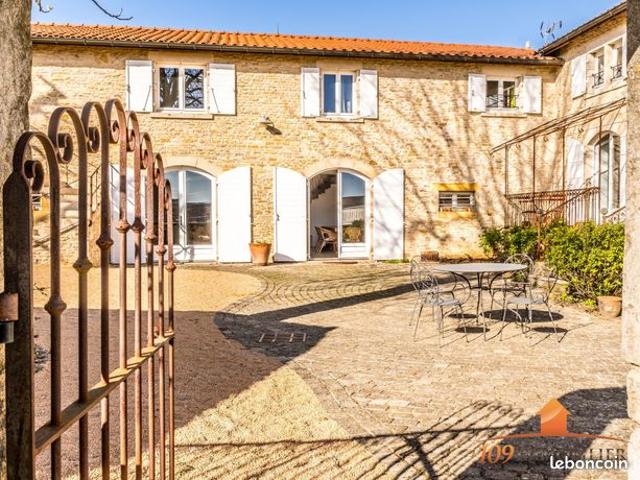Propriété 8 pièces 303 m²