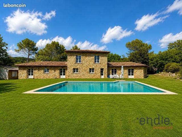 Propriété 8 pièces 303 m²