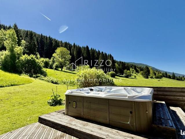 Propriété 8 pièces 303 m²