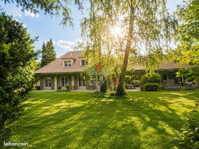 Propriété 8 pièces 317 m²