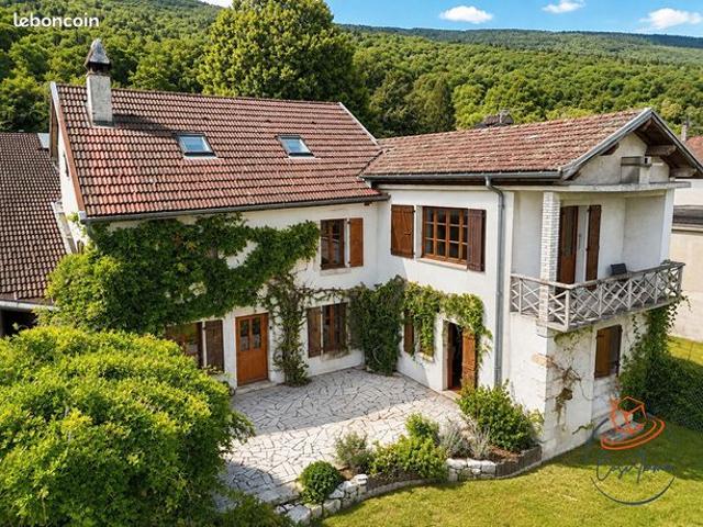 Propriété 8 pièces 319 m²