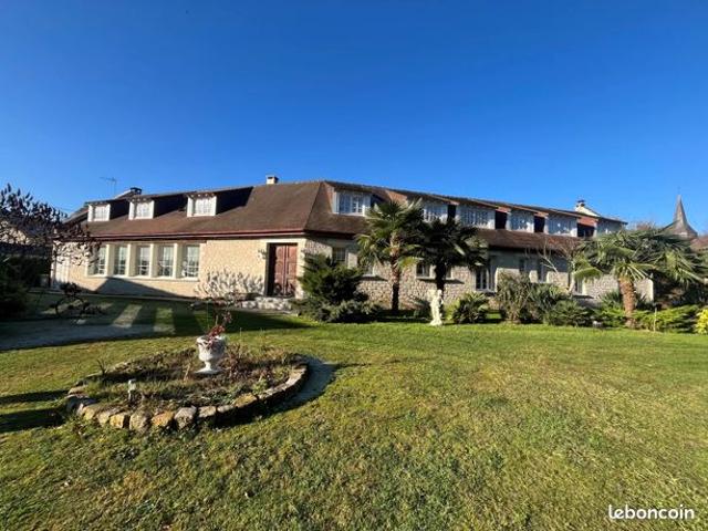 Propriété 8 pièces 313 m²