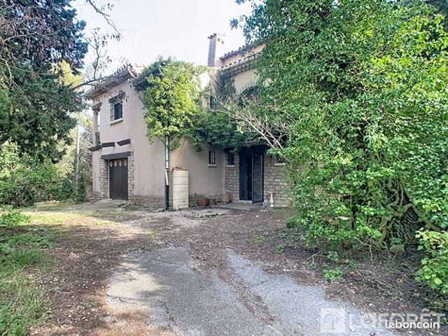 Propriété 8 pièces 324 m²