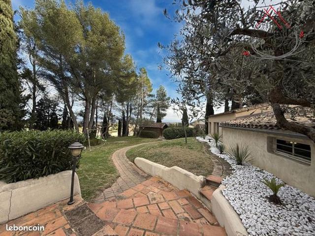 Propriété 8 pièces 327 m²