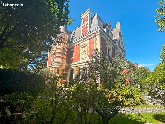 Propriété 8 pièces 328 m²