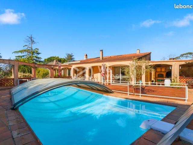 Propriété 8 pièces 328 m²