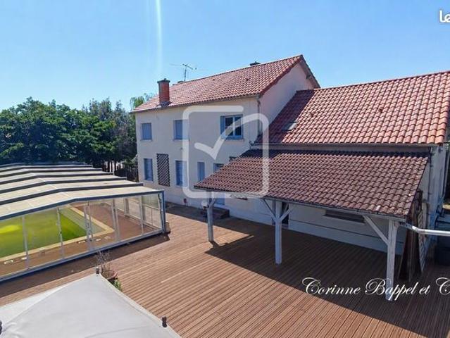 Propriété 8 pièces 328 m²
