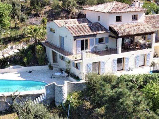 Maison familiale 8 pièces 328 m²