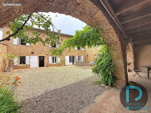 Propriété 8 pièces 320 m²