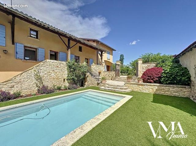 Propriété 8 pièces 335 m²
