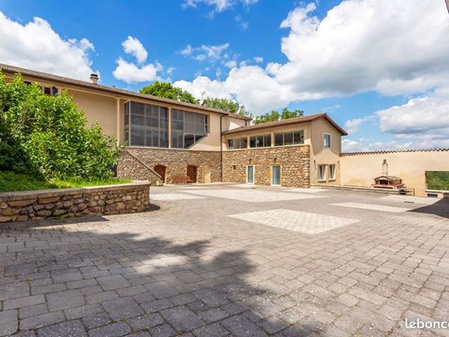 Propriété 8 pièces 336 m²
