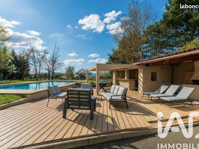 Propriété 8 pièces 338 m²