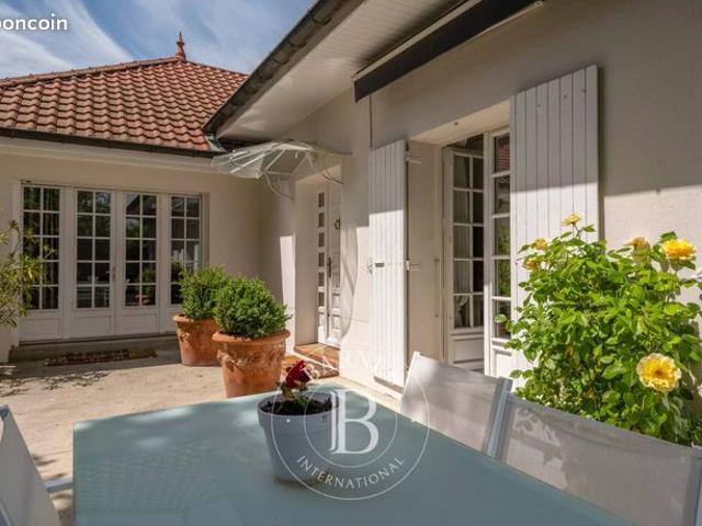 Propriété 8 pièces 330 m²